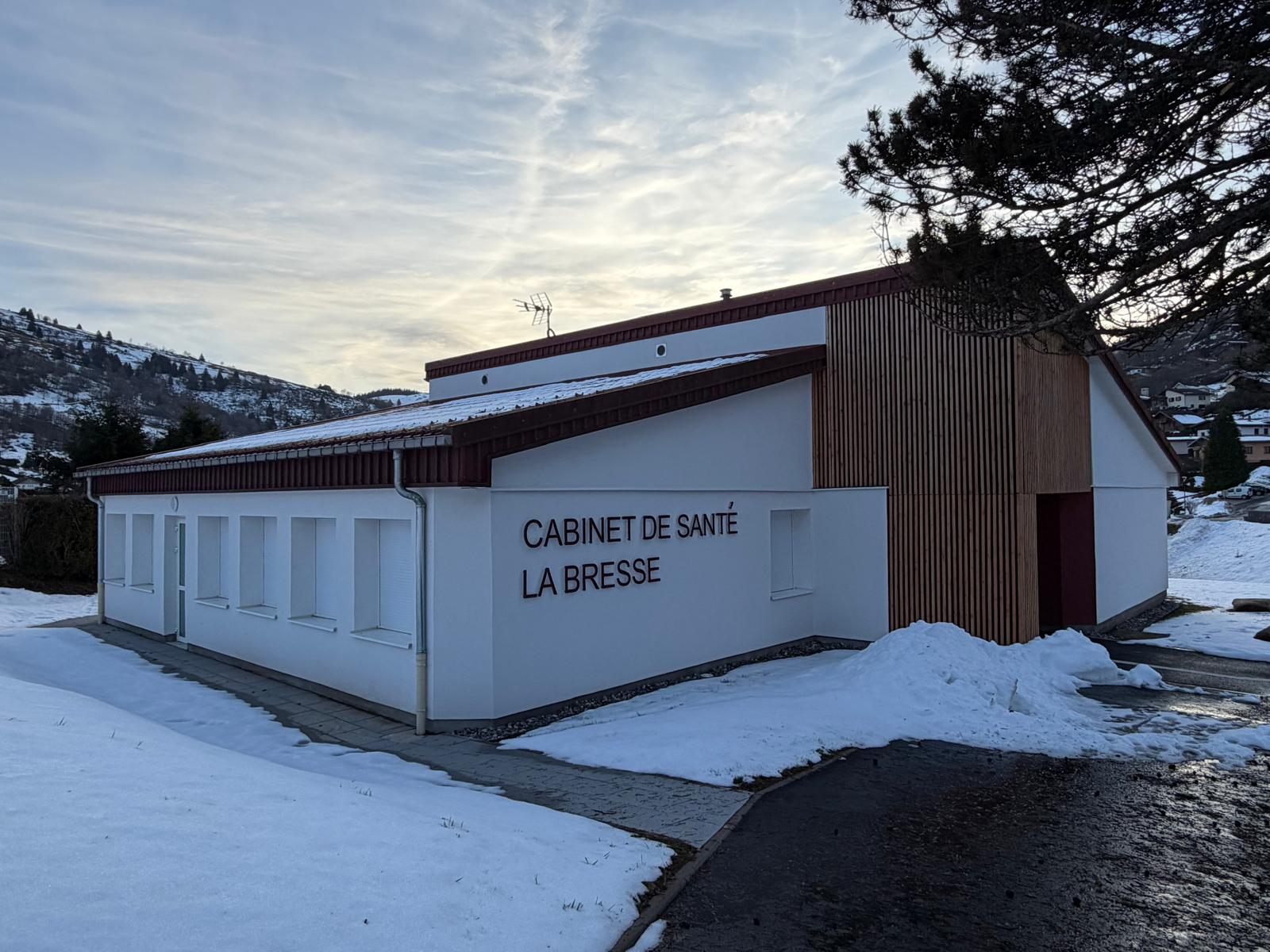 Application du sous-enduit et du treillis d'armature